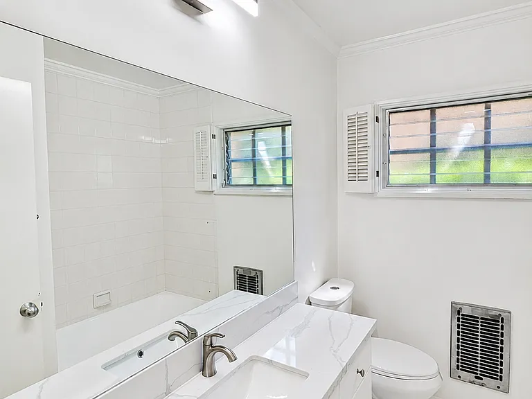 12240 Montana Ave #105 — Photo 13