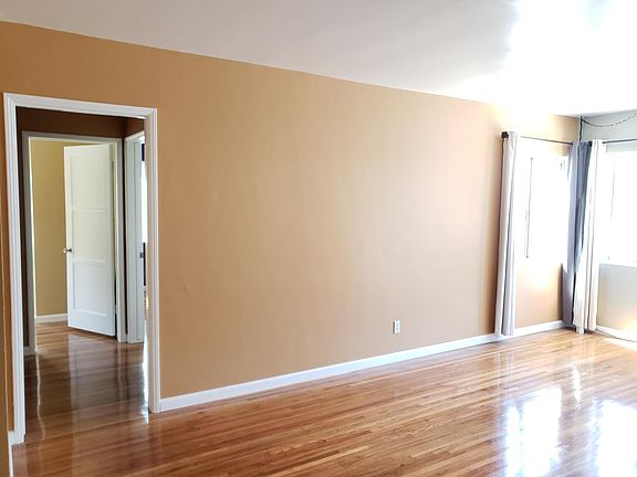 3rd image of 818 Felspar St
