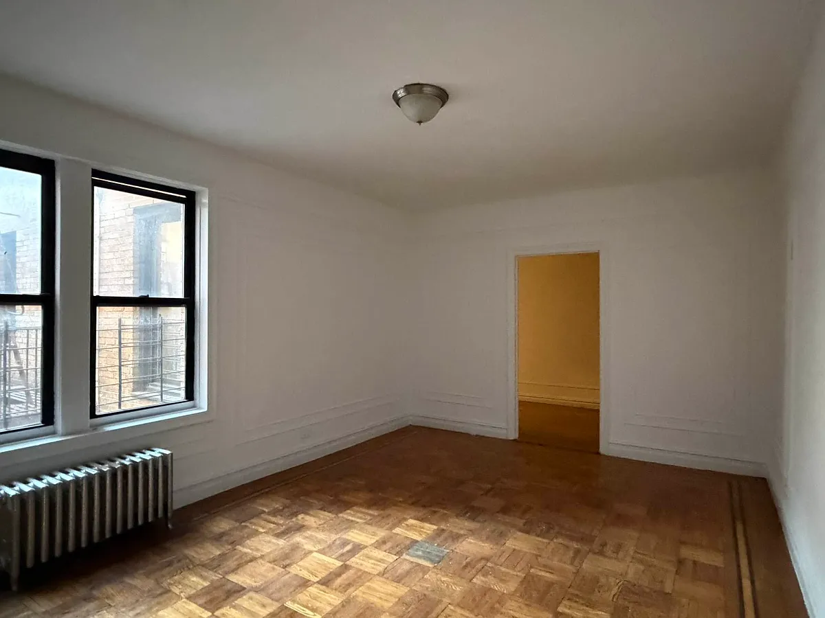 Building Photo - 2160 Bolton St #3M