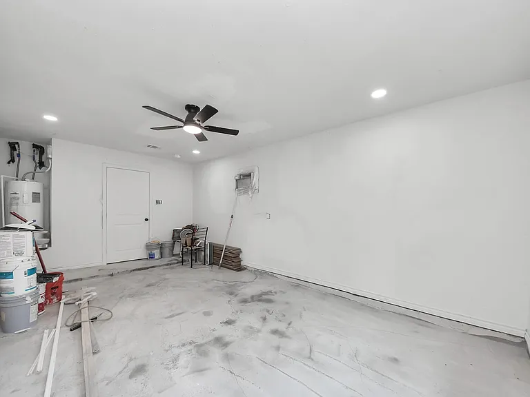 608 Trinity Ln — Photo 32