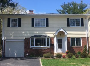 31 Dewey St, Manhasset, NY 11030