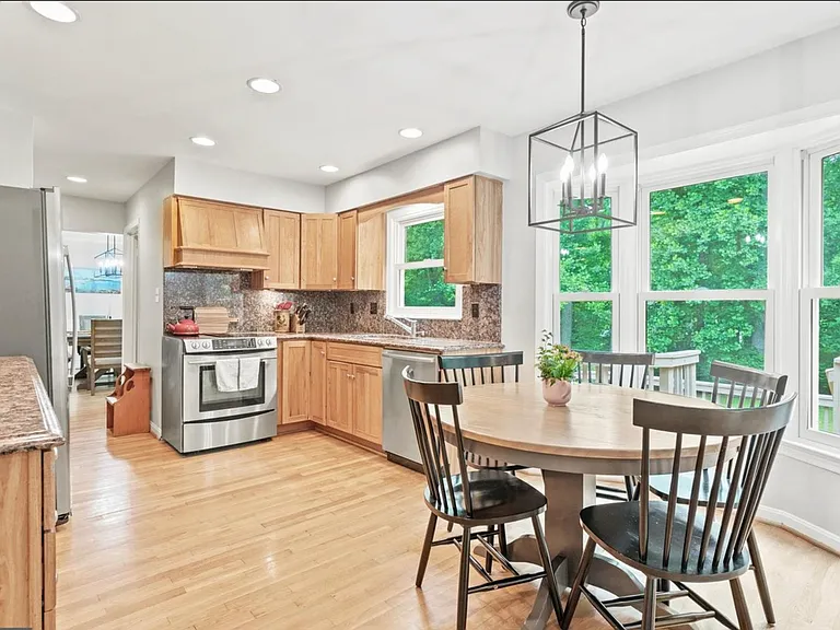 11002 Warwickshire Dr — Photo 22