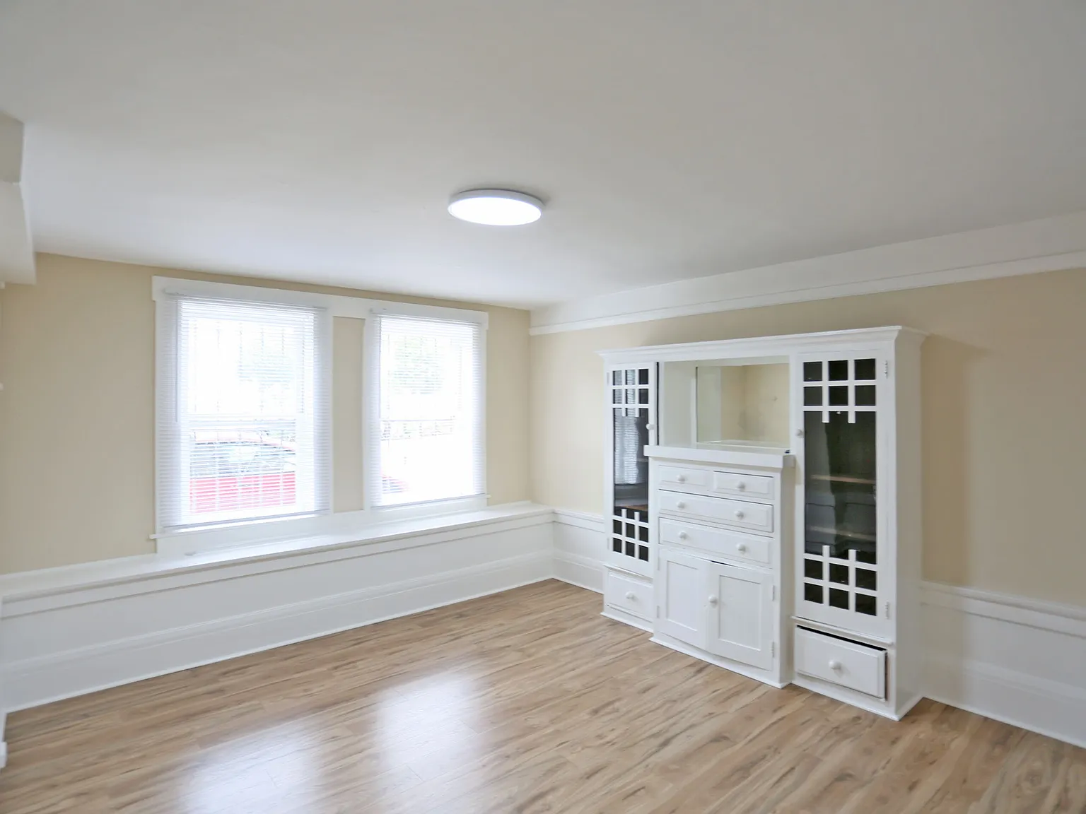 Studio, $3,200 — Photo 2
