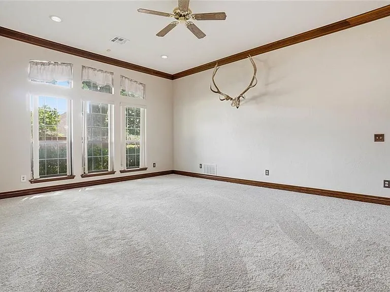 3006 NE Heritage Dr — Photo 15