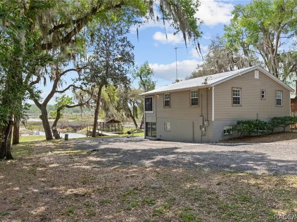 8911 S Lakeshore Dr, Floral City, FL 34436