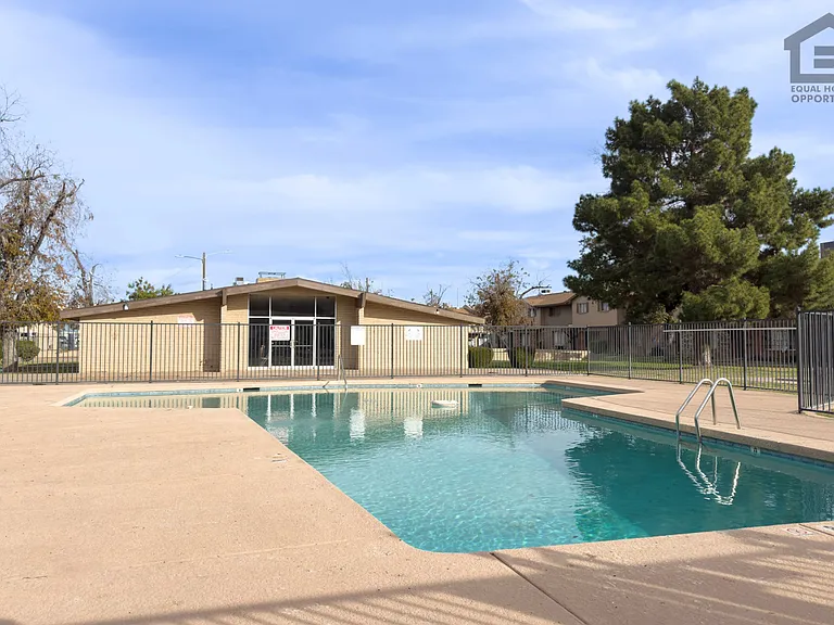 1533 W Hazelwood St — Photo 30