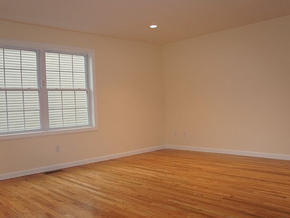 4th image of 9 Glenwood Ave #5