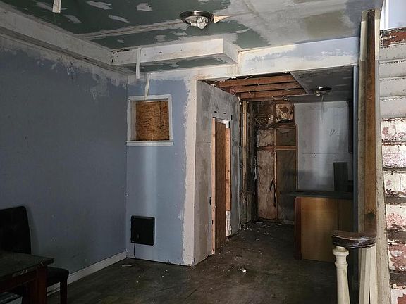2nd image of 1230 W Sergeant St