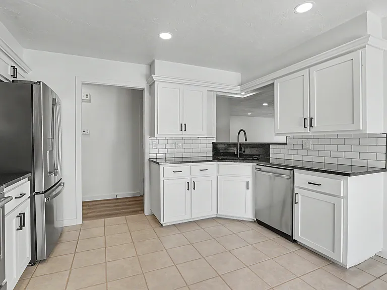 5900 N Ross Ave #2 — Photo 15
