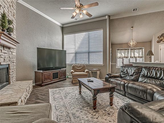 4th image of 2817 Weymouth Way