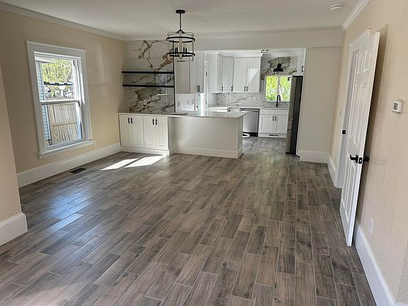 3rd image of 556 Cooper St