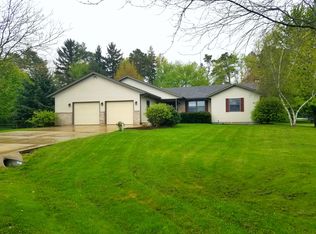 W9119 Tall Pines Pl, Cambridge, WI 53523