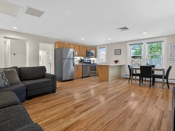 332 Jamaicaway APT 3, Boston, MA 02130