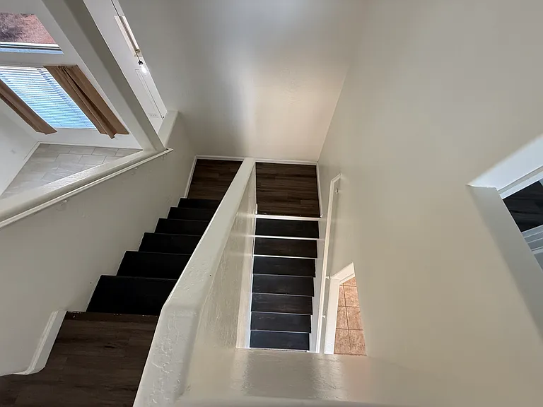1450 E 12th Pl — Photo 3