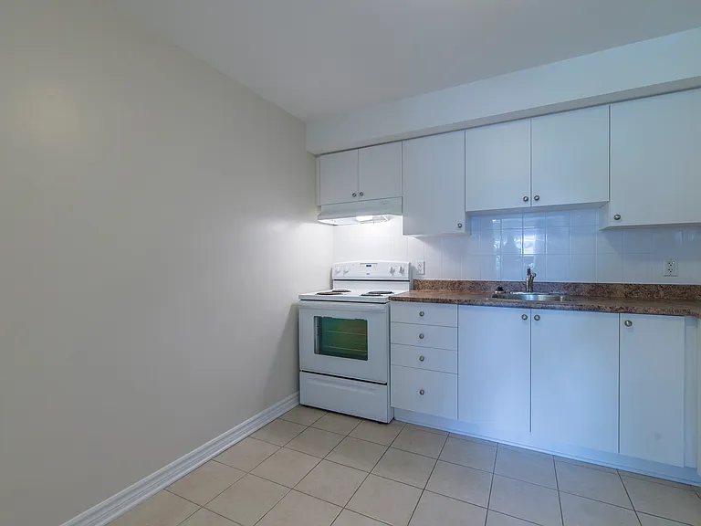 1662 Russell Rd — Photo 10