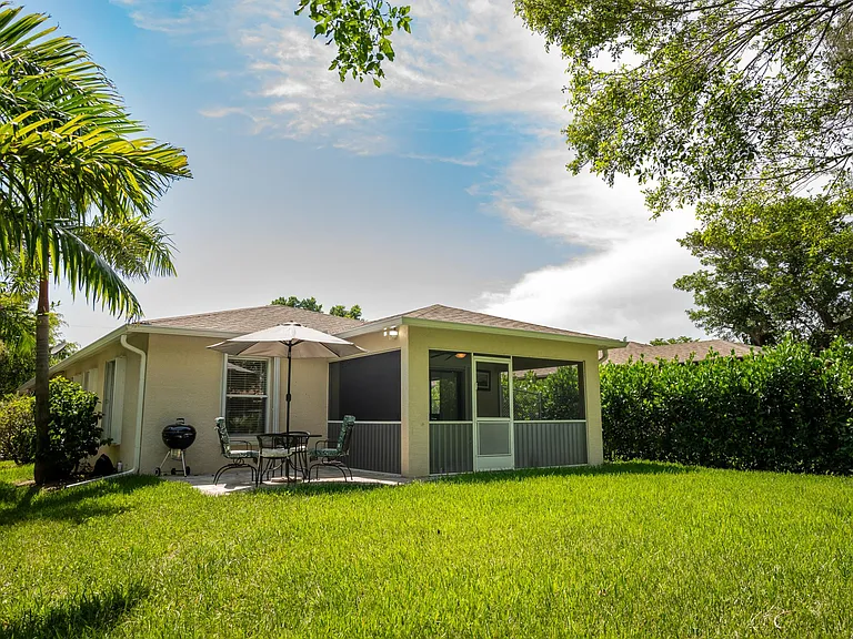 2247 Pineland Ave — Photo 44