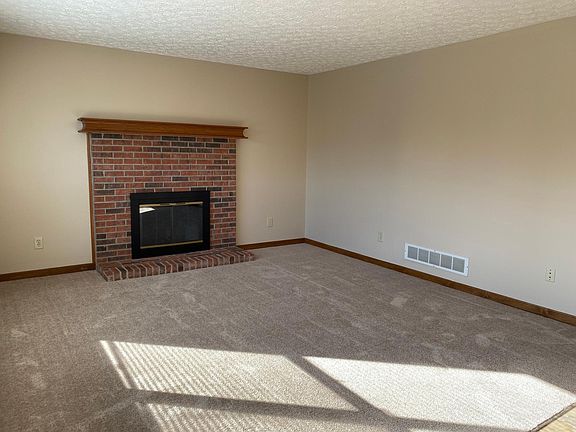 5th image of 5877 Heather Glen Ct