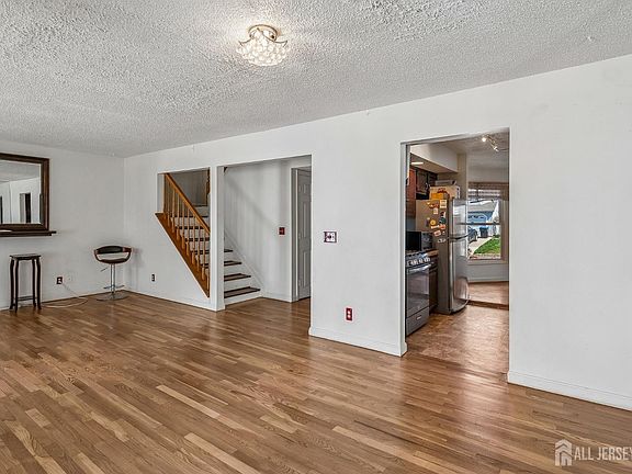 5th image of 118 Magee Ct