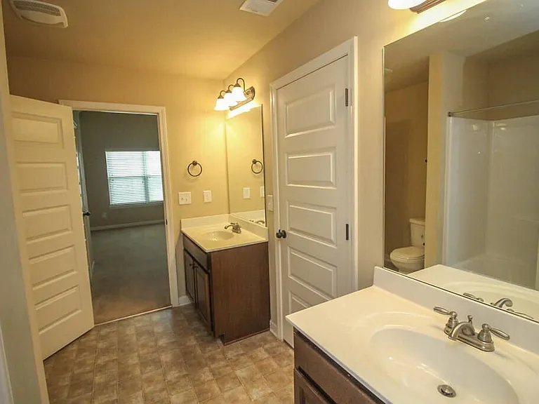 2733 Huntcliffe Dr — Photo 26