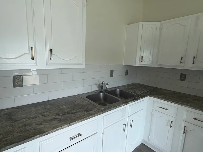 2122 Sharpshire Ln — Photo 2