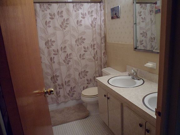 3rd image of 44 Wilshire Lane