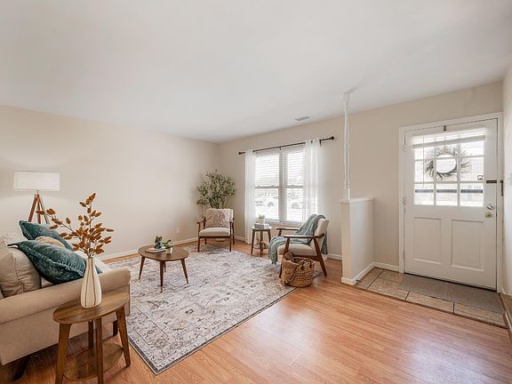 4th image of 204 E Cadbury Dr