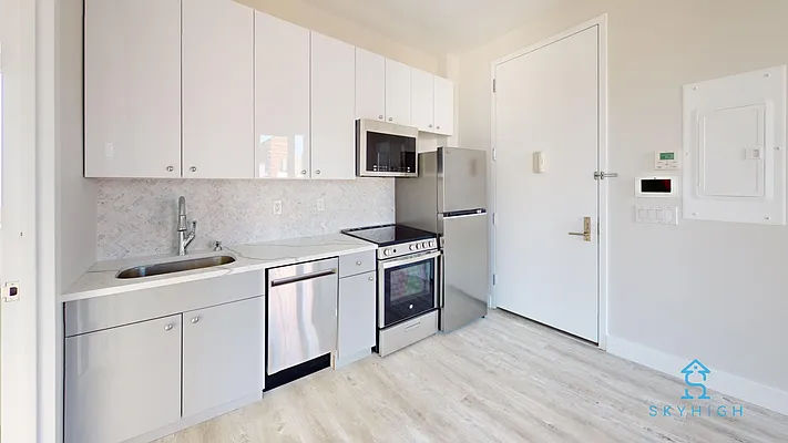 Rented by Skyhigh Realty NYC LLC | media 5
