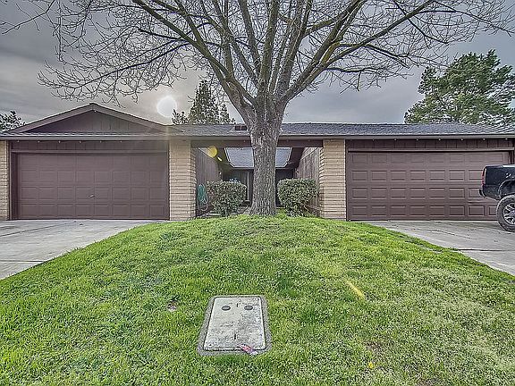3rd image of 1519 Silver Creek Cir