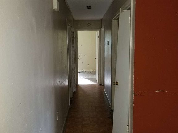 4th image of 285 El Camino Dr