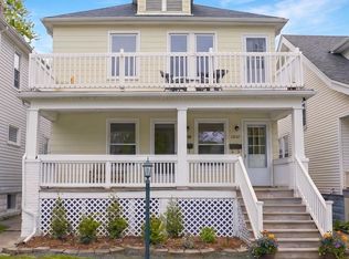 1093-95 Lakepointe St, Grosse Pointe, MI 48230
