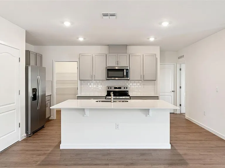 2113 Walnut Creek Dr — Photo 12