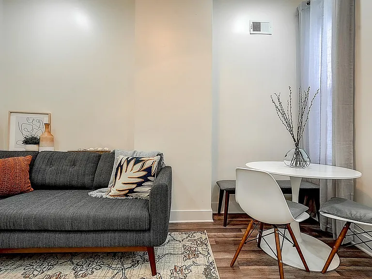 2203 Catharine St #1 — Photo 2