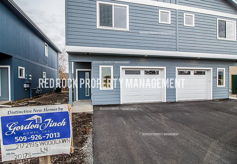 201 S Woodlawn Ln — Photo 2
