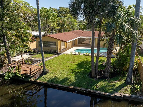 2nd image of 3566 Lloyd Drive