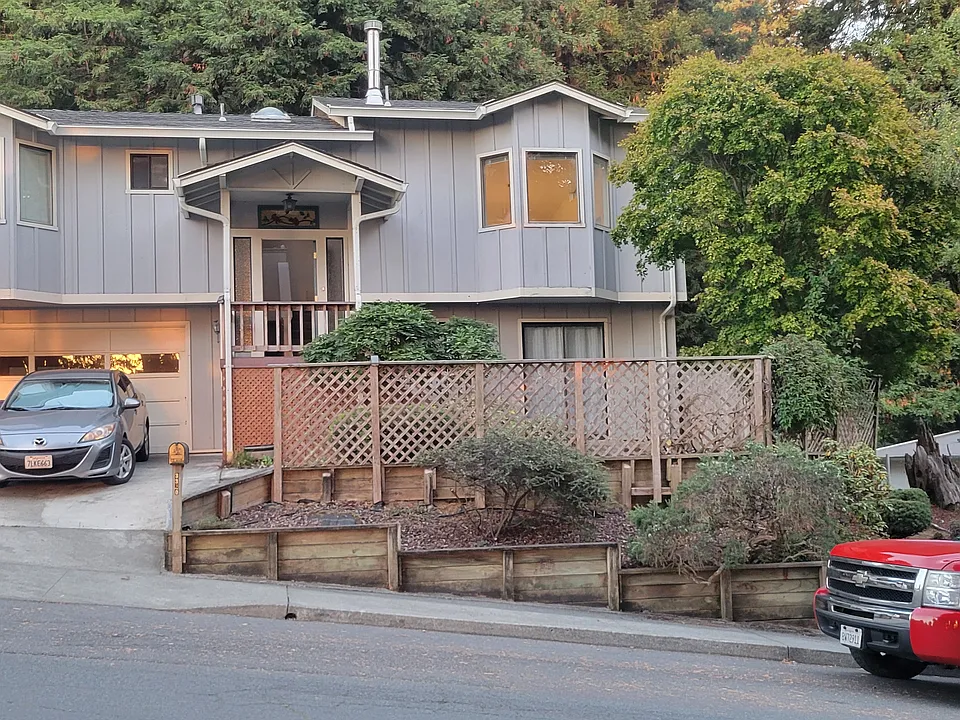 3320 Curtis Ave