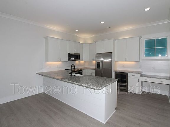 5th image of 209 Fairway Dr Unit A