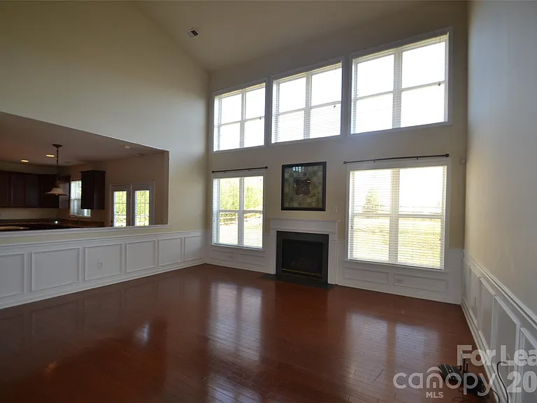 221 Montibello Dr — Photo 3