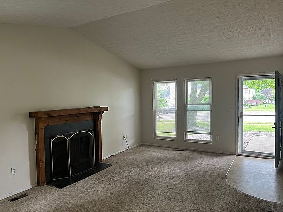 4th image of 559 Highmeadows Village Dr