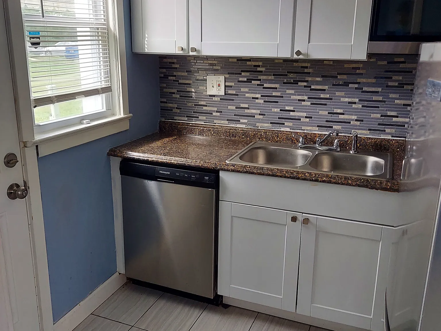 2 bed, 768 sqft, $1,700 — Photo 2