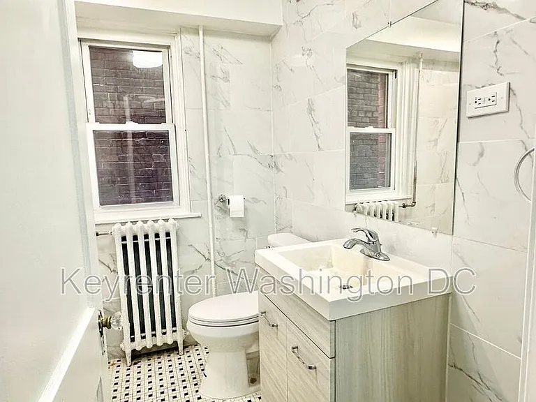 943 Bonifant St #5 — Photo 6