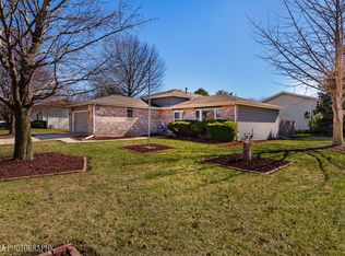 919 Sundown Rd, South Elgin, IL 60177