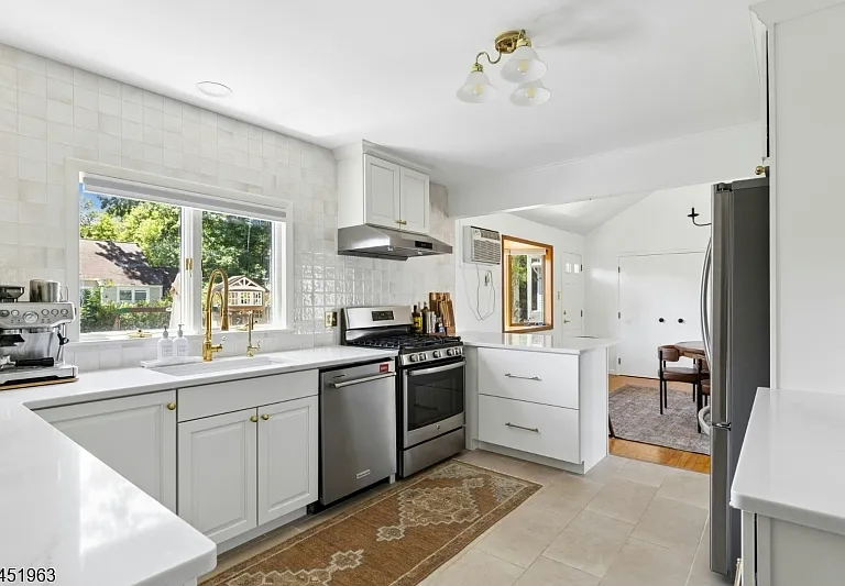 329 Maplewood Ave — Photo 9