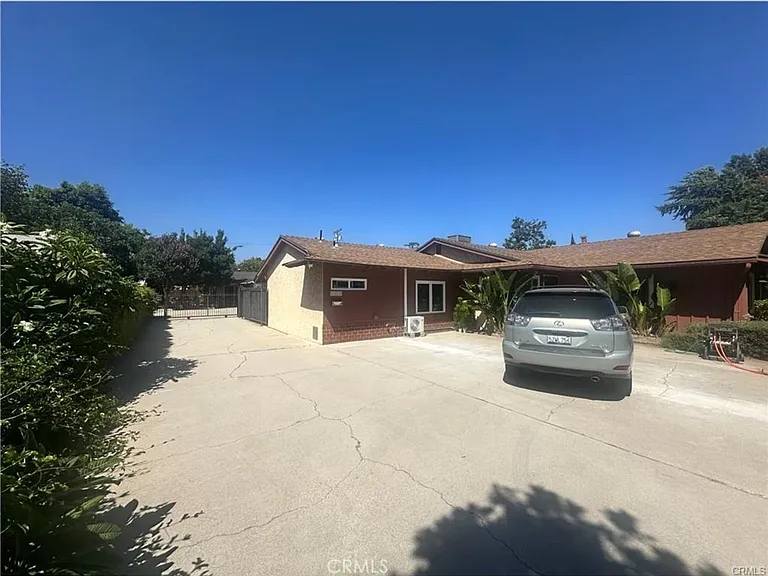11713 Killian St — Photo 1