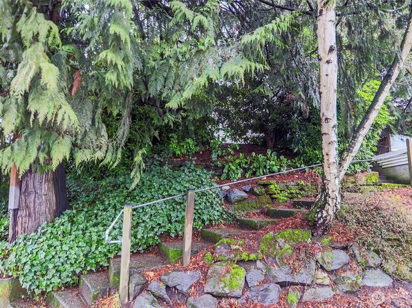 2209 E Roanoke Street, Seattle, WA 98112