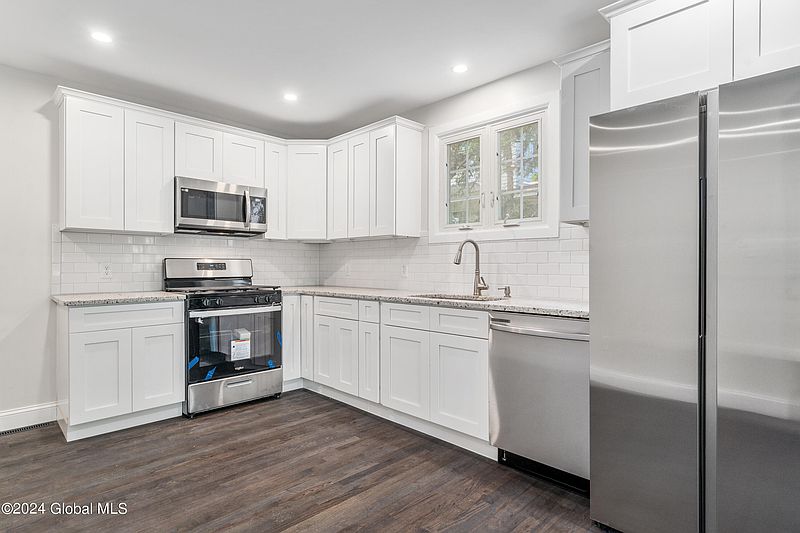 5th image of 82 Broadway