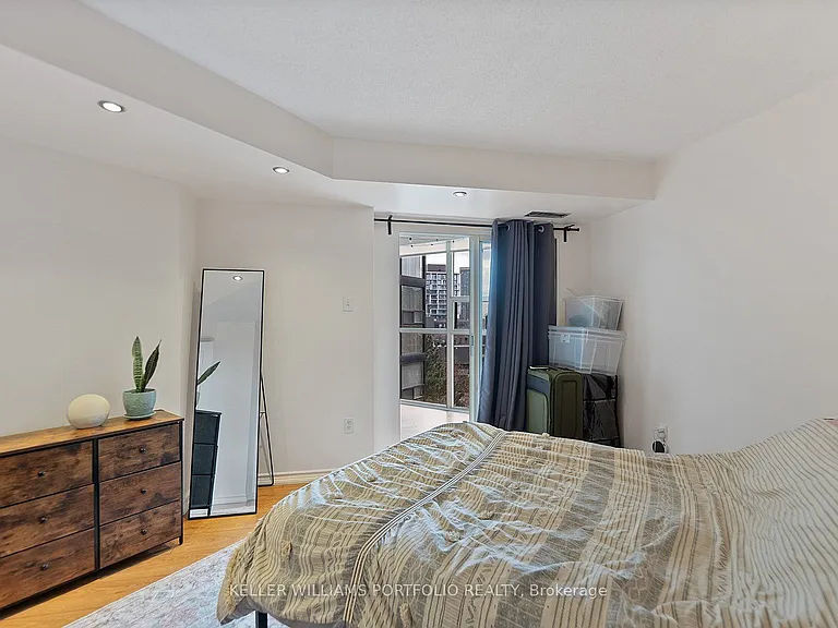 705 King St W #601 — Photo 14