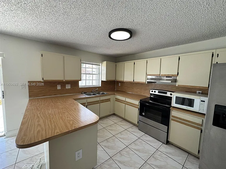 6255 SW 129th Pl — Photo 1
