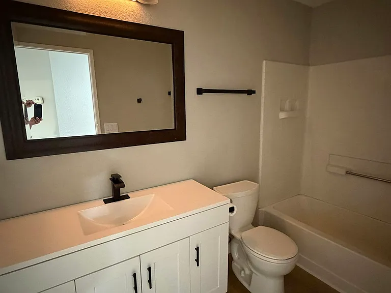 GUEST BATH AUTO NIGHT LITE