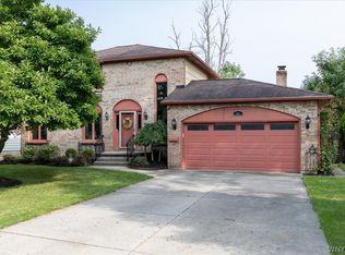 486 Cottonwood Dr, Williamsville, NY 14221