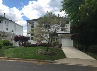 670 29th Rd S, Arlington, VA 22202